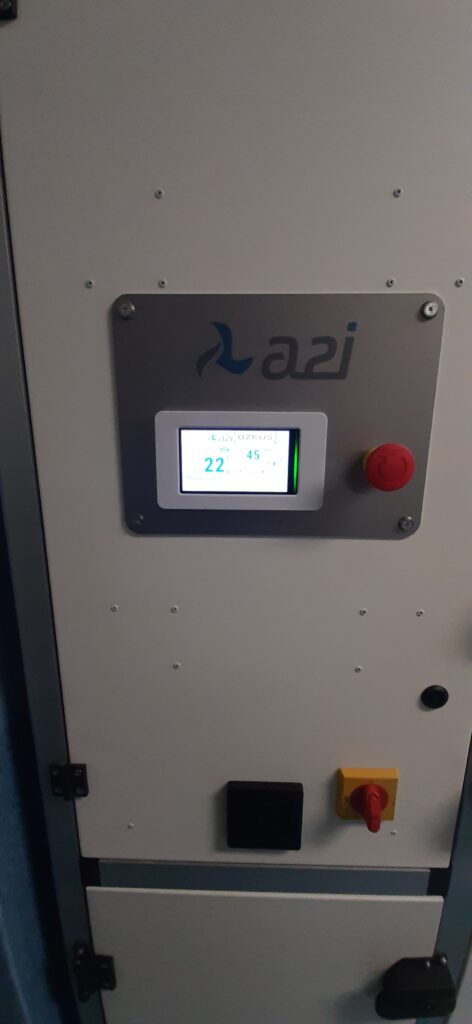 Panneau de commande A2i avec écran tactile et bouton arrêt