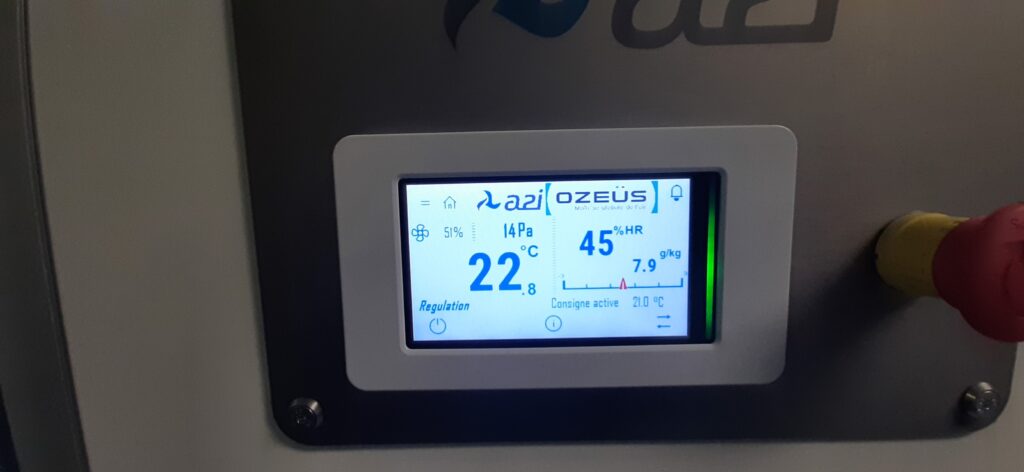 Écran de contrôle A2i OZEUS affichant paramètres climatisation